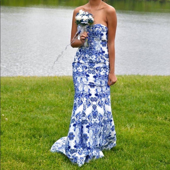 Beautiful Prom Dress - Picture 3 of 5